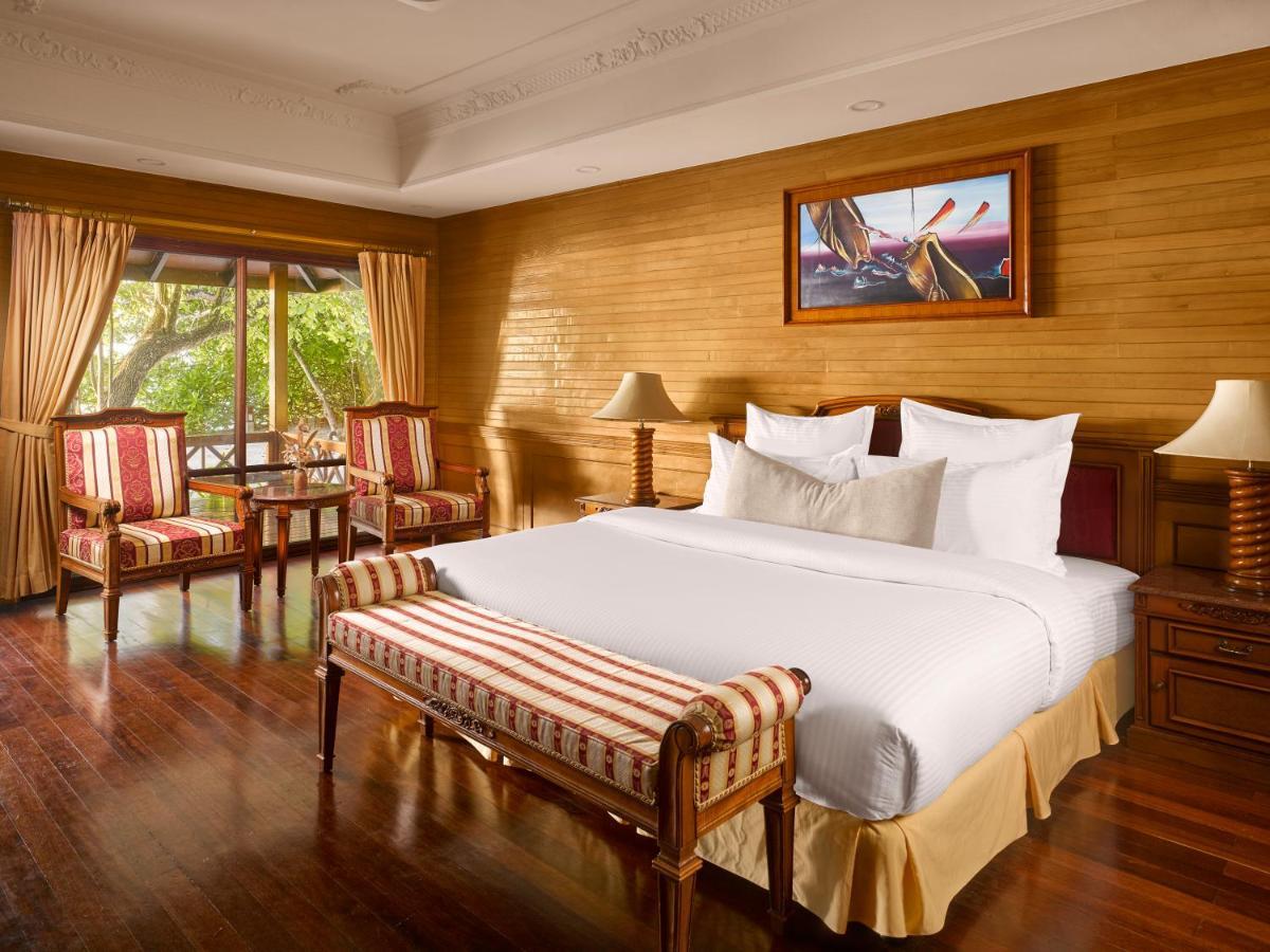 Royal Island Resort Maldives Dharavandhoo Zewnętrze zdjęcie A bedroom at the resort