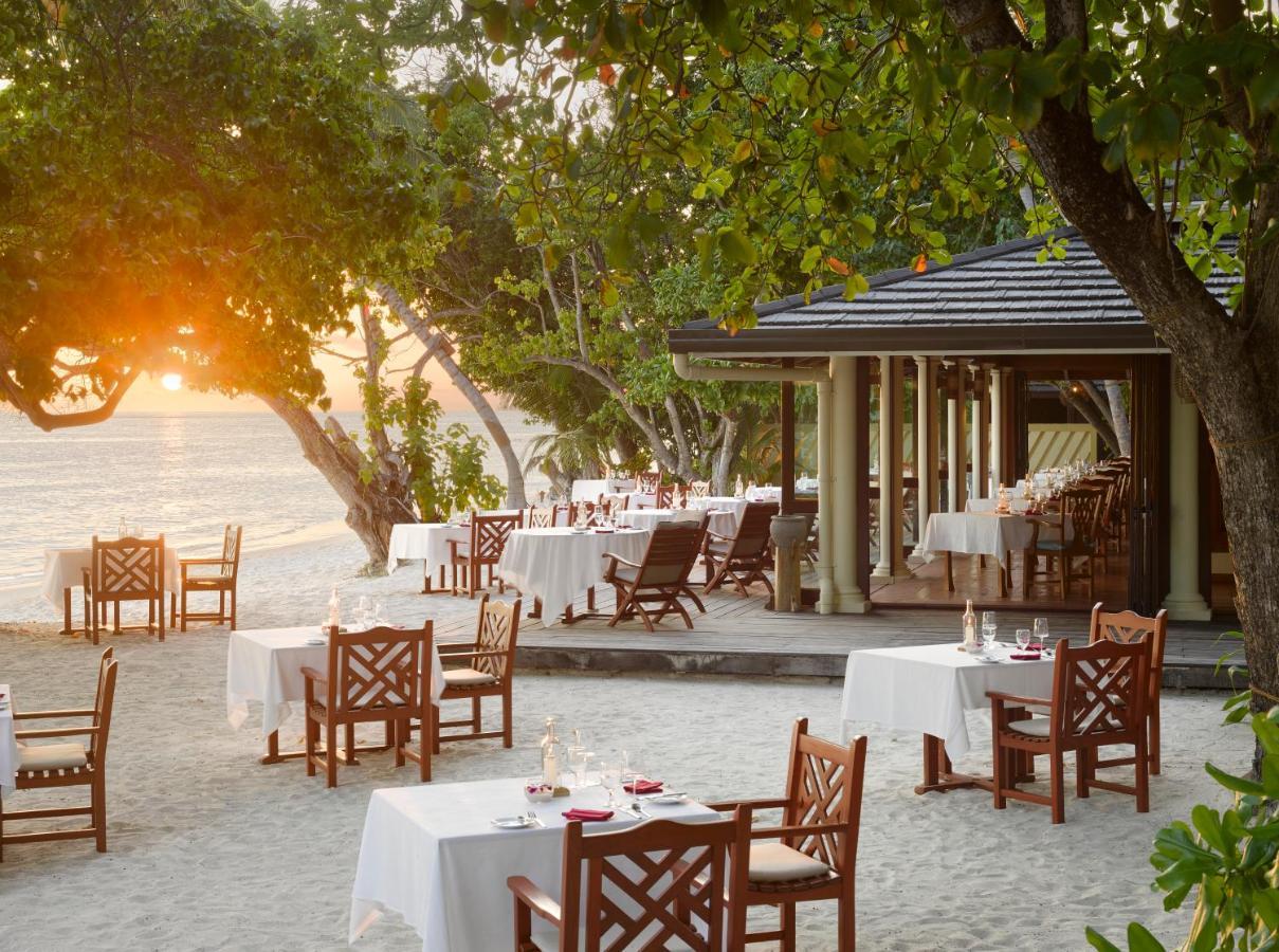 Royal Island Resort Maldives Dharavandhoo Zewnętrze zdjęcie Sunset at the Beach Restaurant