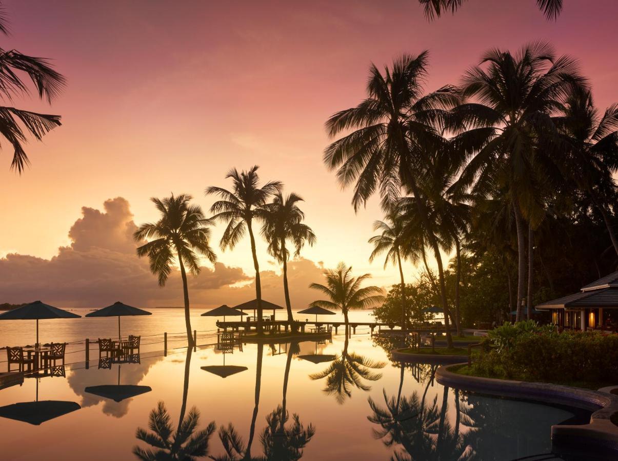 Royal Island Resort Maldives Dharavandhoo Zewnętrze zdjęcie Sunset at the Four Seasons Resort