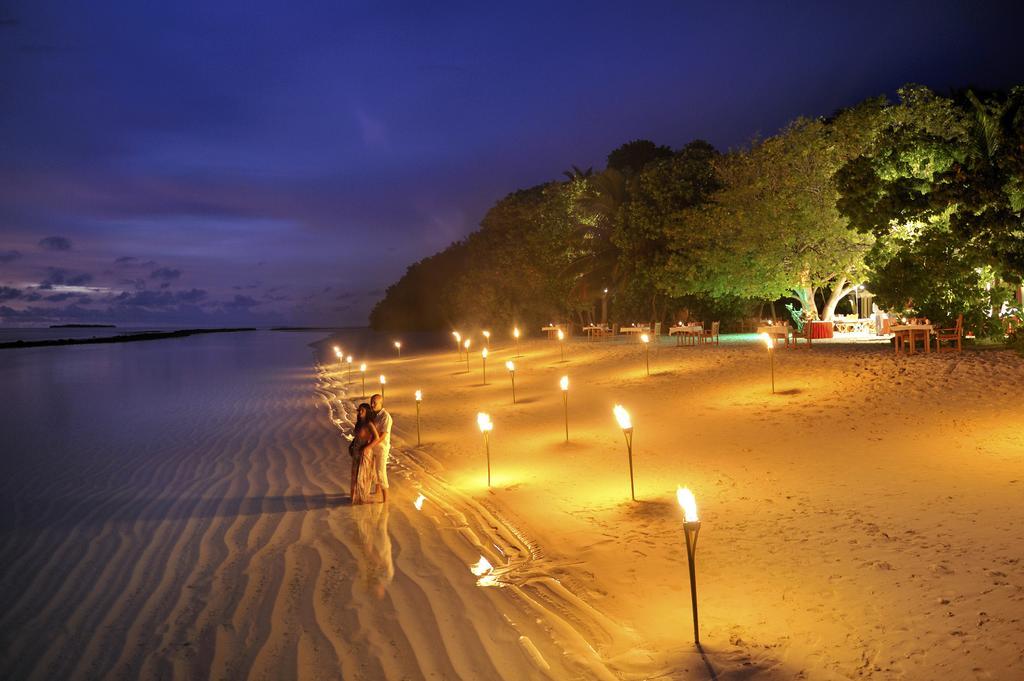 Royal Island Resort Maldives Dharavandhoo Zewnętrze zdjęcie Night view of the beach