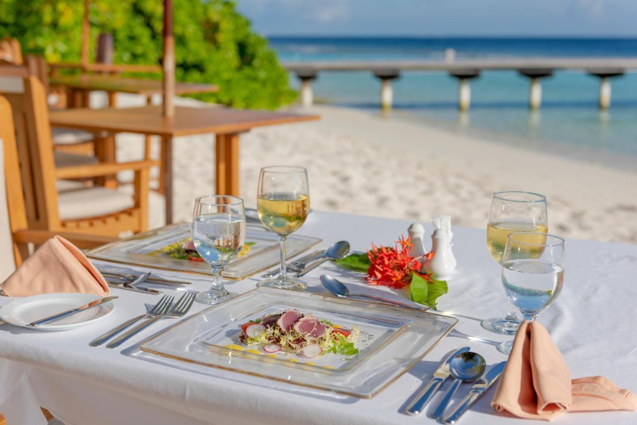 Royal Island Resort Maldives Dharavandhoo Zewnętrze zdjęcie A table set for fine dining