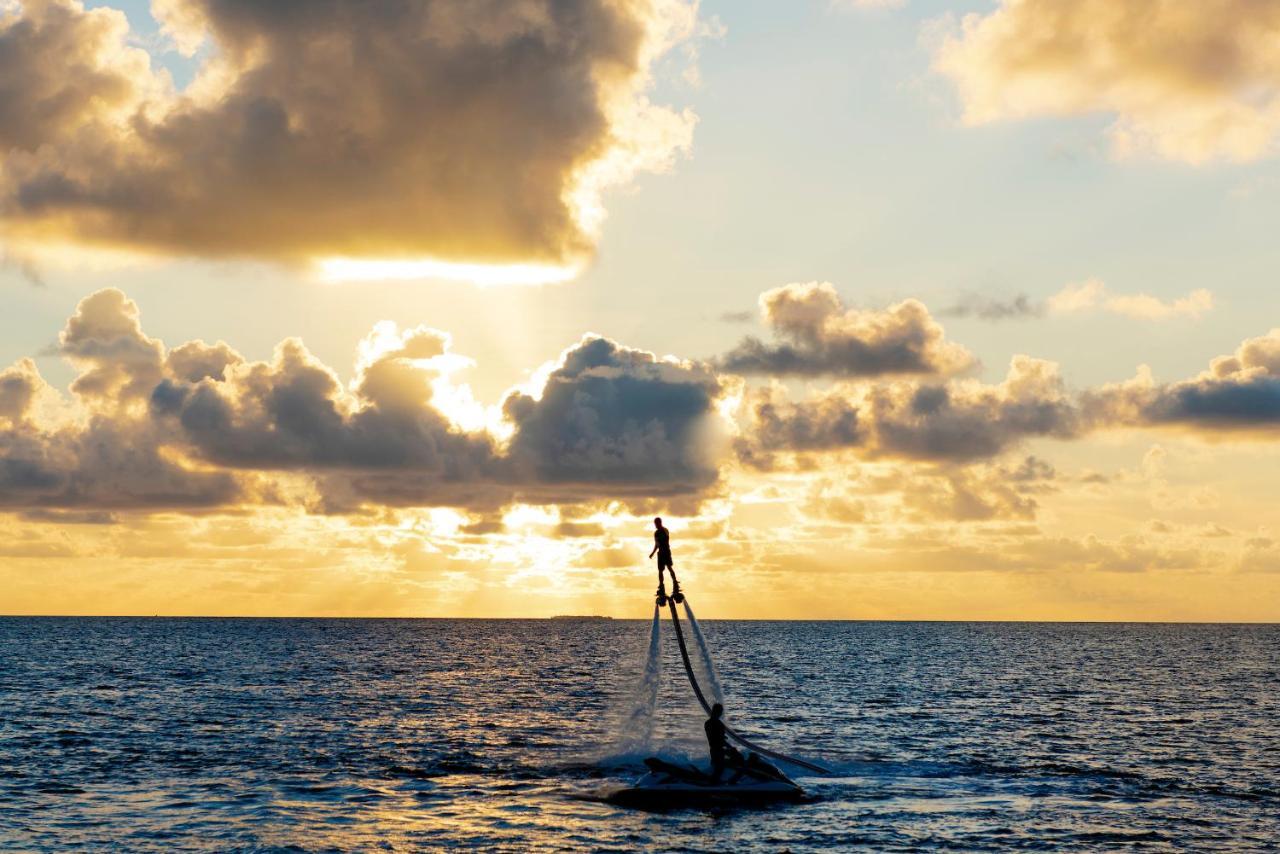 Royal Island Resort Maldives Dharavandhoo Zewnętrze zdjęcie Sunset at the Caribbean Sea