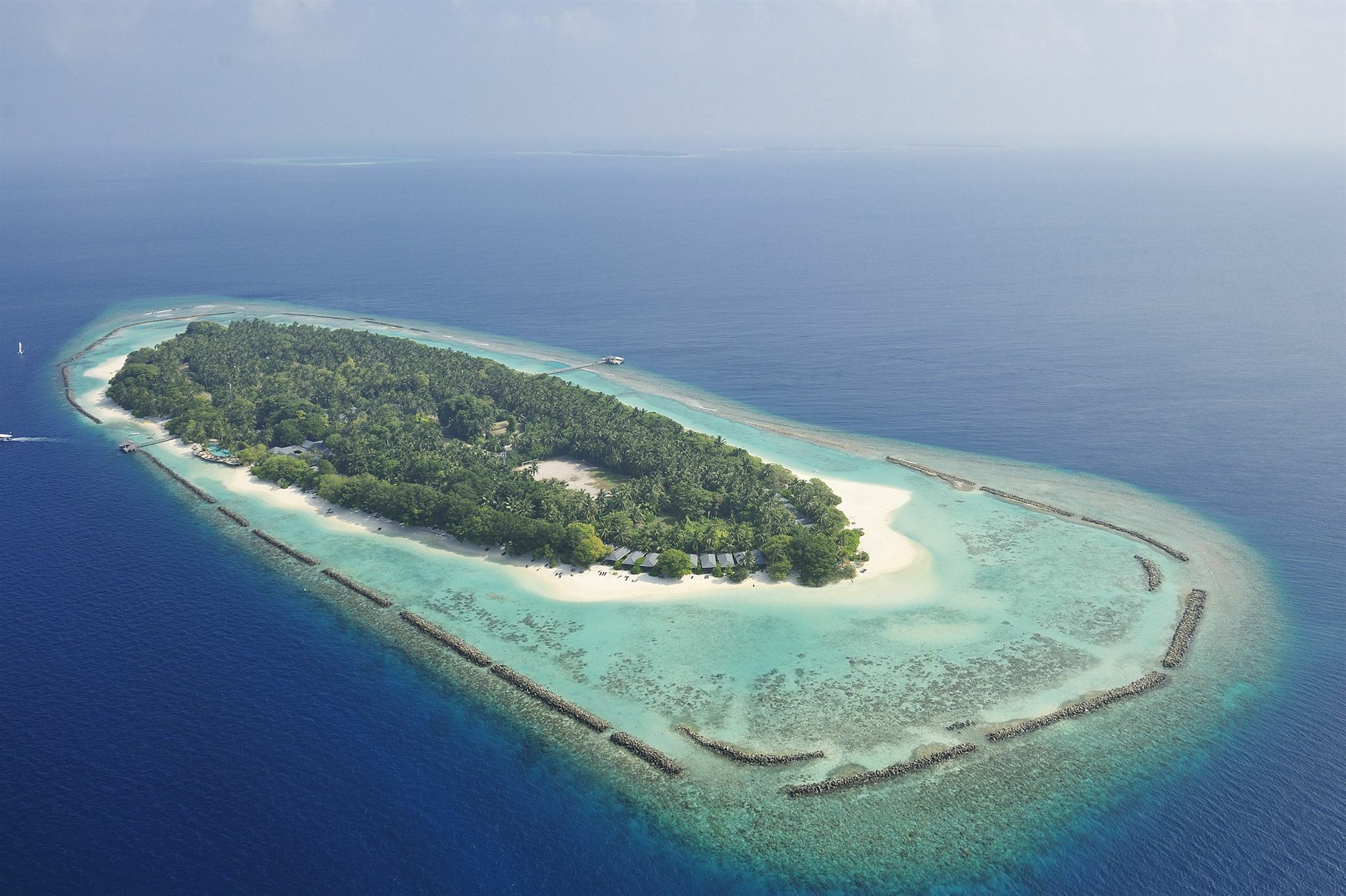 Royal Island Resort Maldives Dharavandhoo Zewnętrze zdjęcie An aerial view of the island